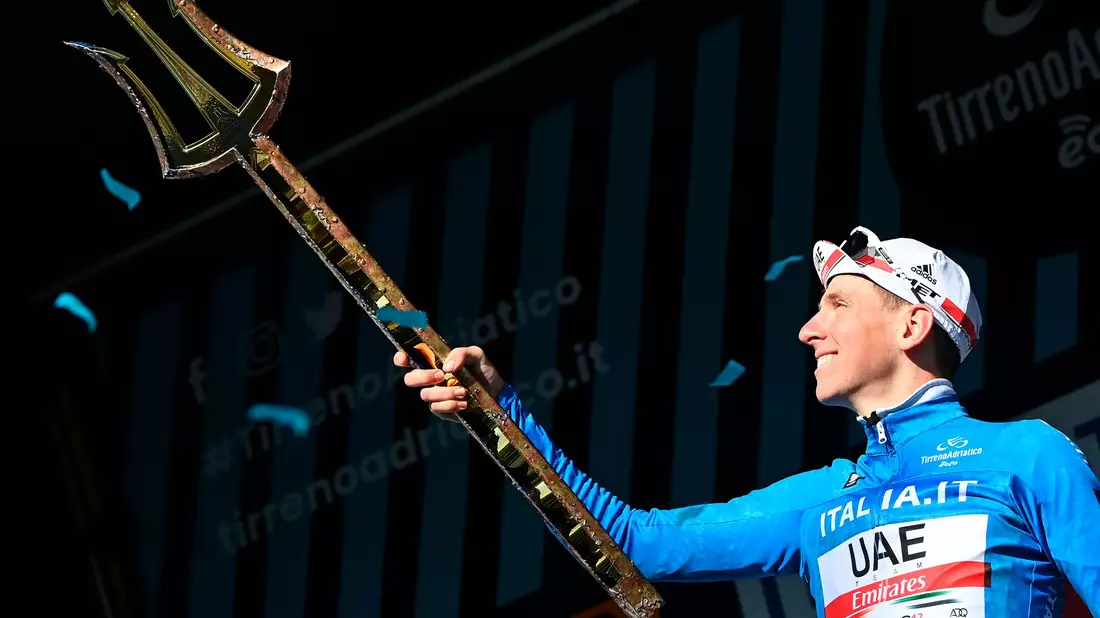 Ist beim Giro nicht zu schlagen: Tadej Pogacar (l). - Bild: Fabio Ferrari/LaPresse/AP/dpa