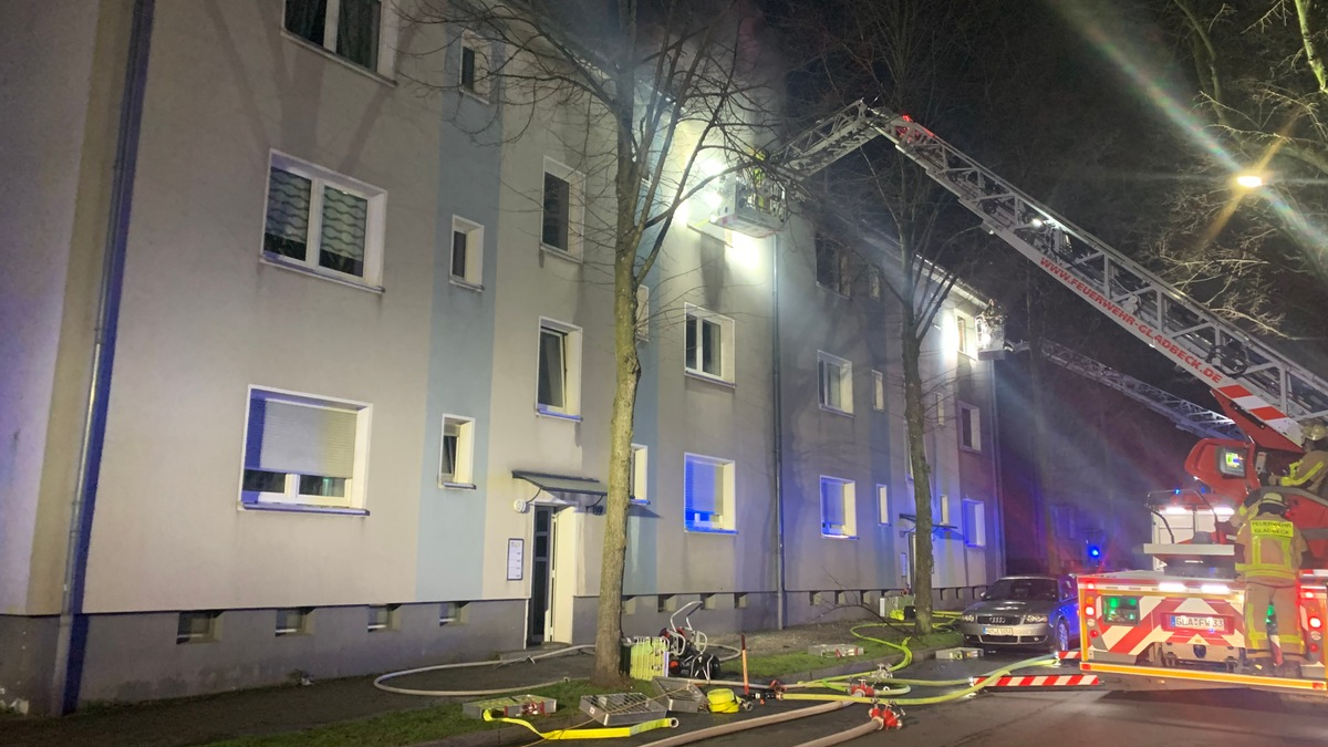 Feuerwehr Weeze: Großbrand bei Kartoffelgroßhändler - Foto: presseportal.de