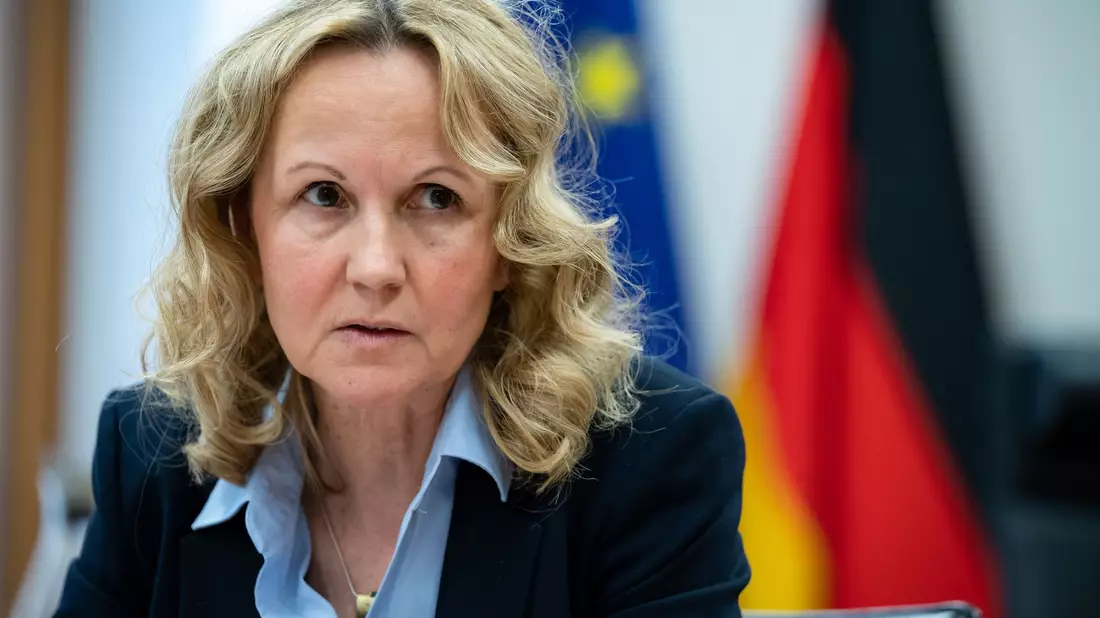 «Wir brauchen wirksame Regeln gegen Greenwashing», sagt verbraucherschutzministerin Steffi Lemke (Grüne). - Bild: Bernd von Jutrczenka/dpa