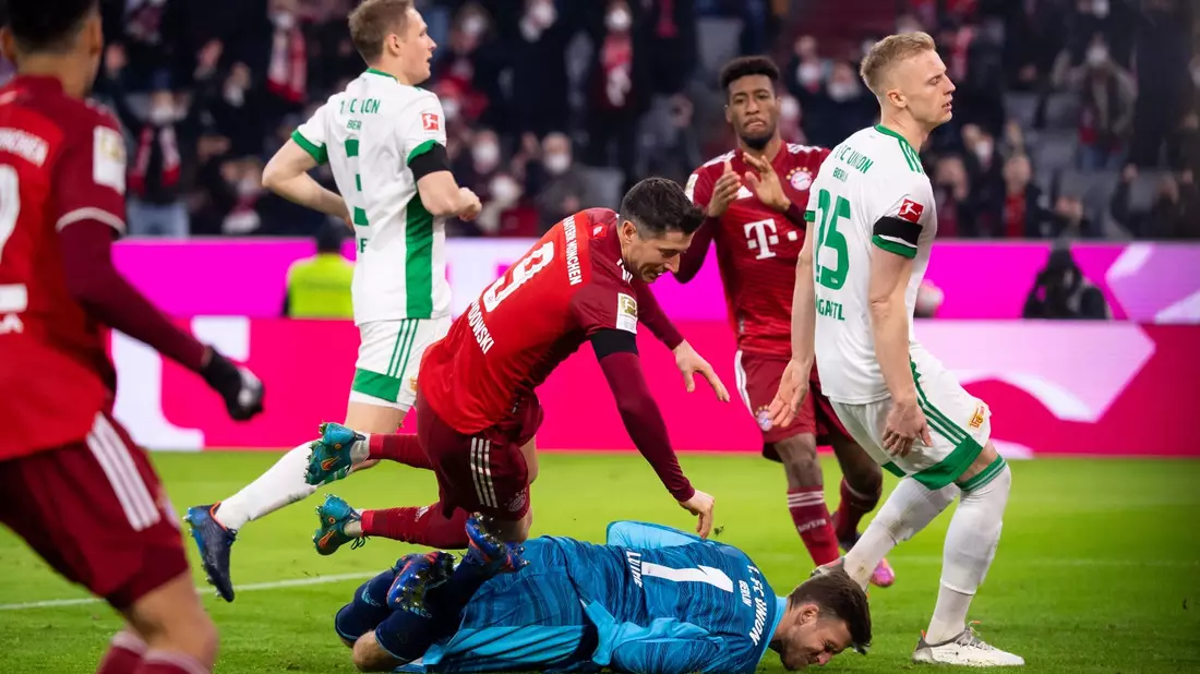 Brachte die Bayern gegen Union in Führung: Raphael Guerreiro. - Bild: Sven Hoppe/dpa