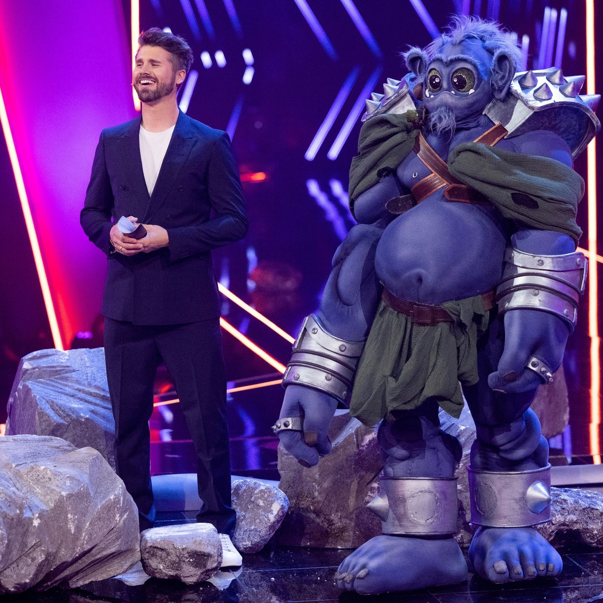 Manche Maskierten sprachen Englisch - etwa dieser riesige Kussmund. - Foto: Rolf Vennenbernd/dpa