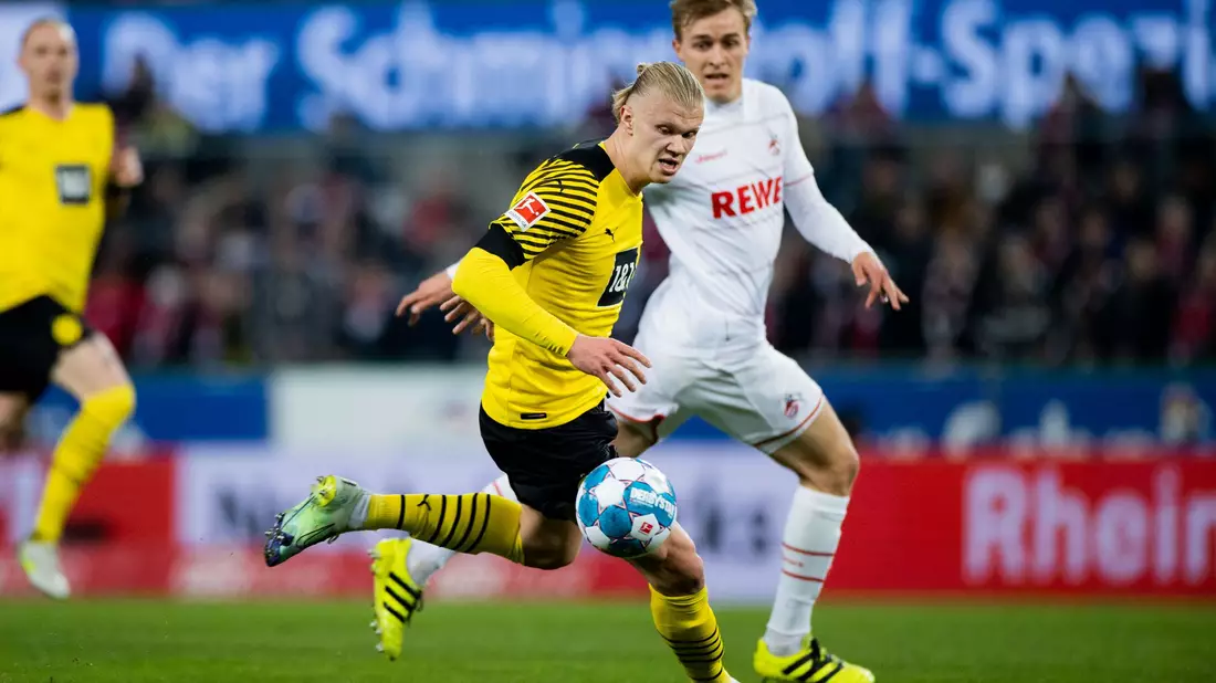 Traf beim Sieg des BVB in Köln doppelt: Donyell Malen. - Bild: Rolf Vennenbernd/dpa