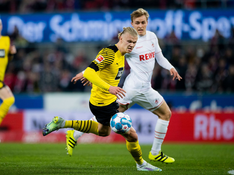 Traf beim Sieg des BVB in Köln doppelt: Donyell Malen. - Foto: Rolf Vennenbernd/dpa