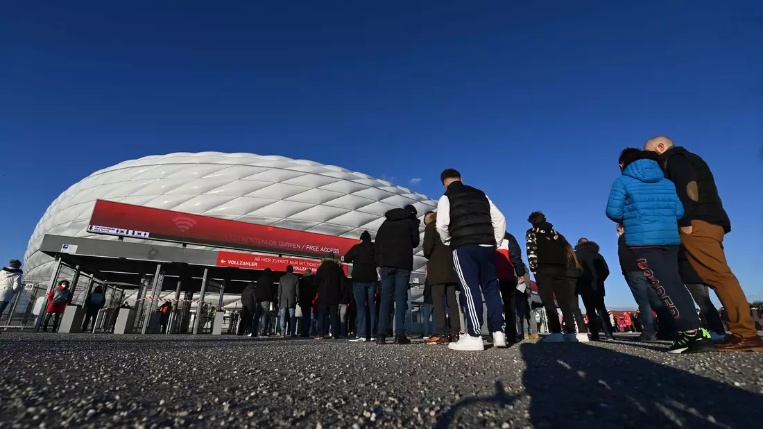 Das Spiel zwischen dem FC Bayern München und dem 1. FC Union Berlin wurde aufgrund der Wetterlage abgesagt. - Bild: Sven Hoppe/dpa