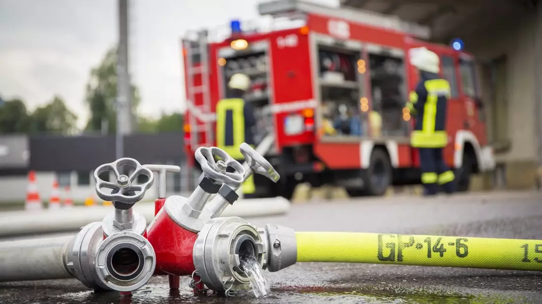 POL-ME: Zaun, Hecke und Fahrrad bei Brand beschädigt - 2507043 - Bild: presseportal.de