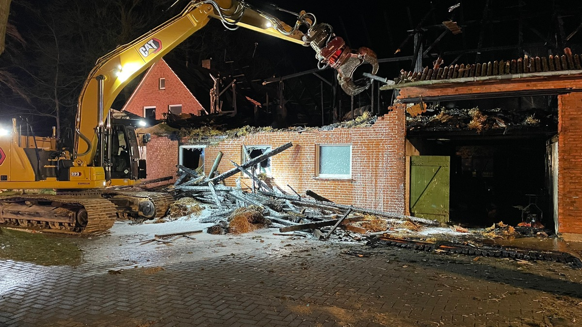 FF Goch: Garage im Vollbrand - Übergreifen konnte verhindert werden - Foto: presseportal.de