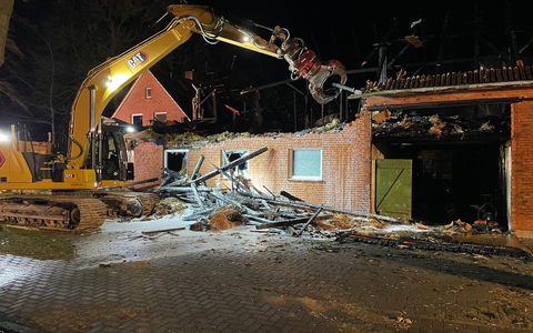 FF Goch: Garage im Vollbrand - Übergreifen konnte verhindert werden - Foto: presseportal.de