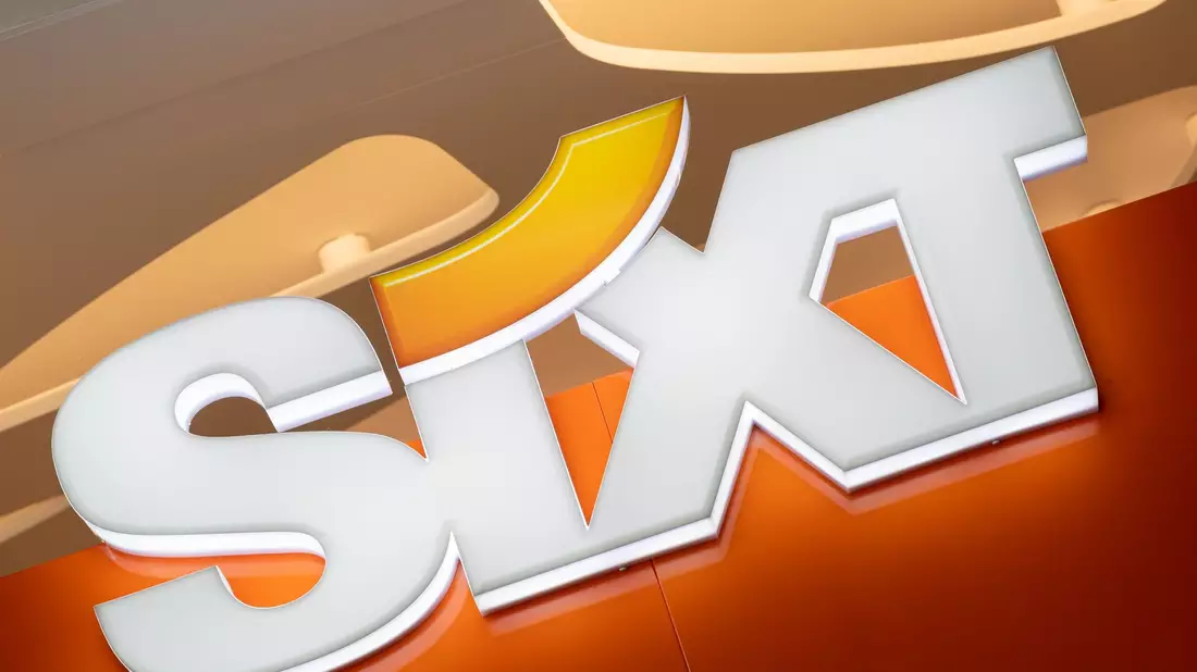 Der Autovermieter Sixt profitiert von internationaler Reiselust. (Foto: Illustration)  - Bild: Peter Kneffel/dpa