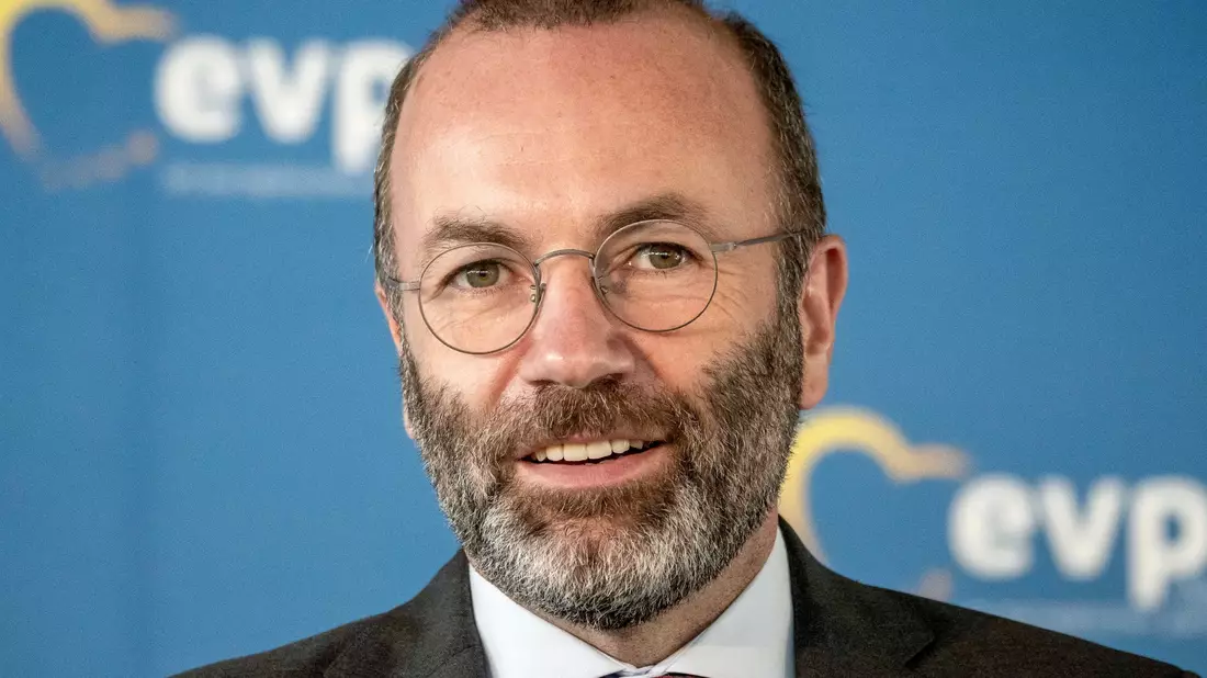 EVP-Chef Weber sieht die Grundlagen der Zusammenarbeit mit der türkischen Regierung in Gefahr. (Archivbild) - Bild: Michael Kappeler/dpa
