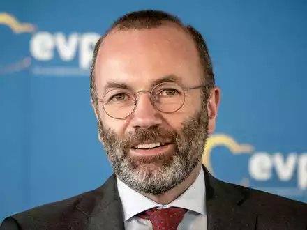 EVP-Chef Manfred Weber: «Es ist wichtig, dass wir Jobs in der Autoindustrie sichern und die Arbeiter für uns gewinnen.» - Foto: Michael Kappeler/dpa
