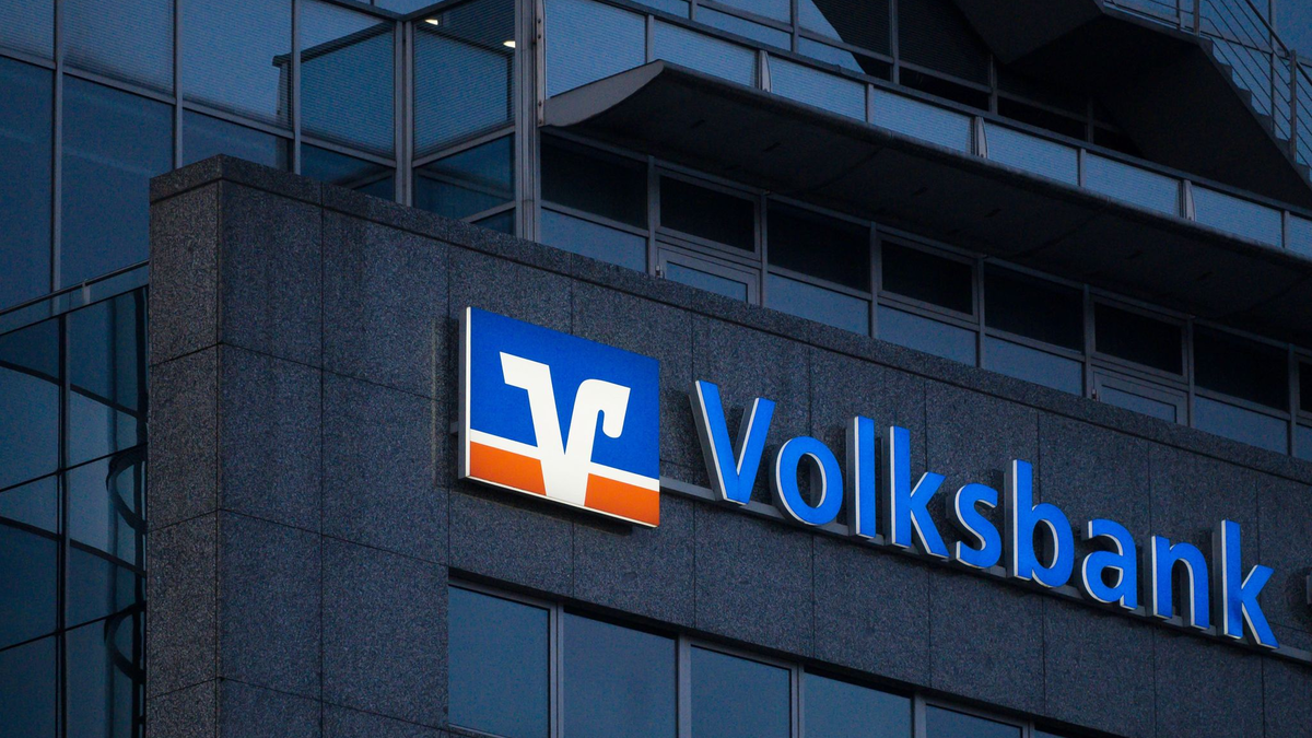 Die Volksbanken stellen sich auf sinkende Gewinne ein - Foto: Marijan Murat/dpa