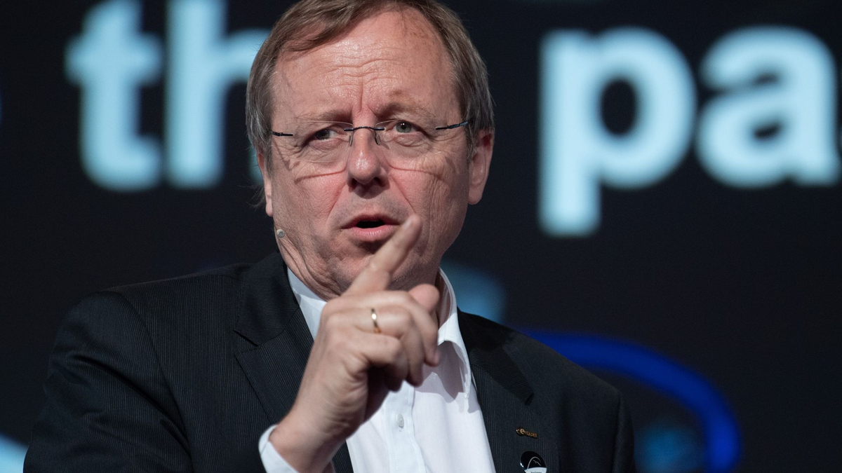 Für Jan Wörner steht fest: Solche Abstürze sollten Anlass sein, endlich Schritte gegen Gefahren aus dem All zu unternehmen. - Foto: Soeren Stache/dpa