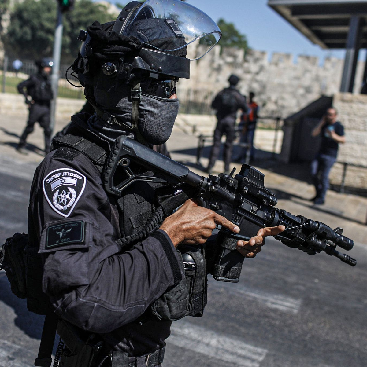 Israelis blockieren eine Hauptstraße, während Demonstranten die Freilassung der im Gazastreifen festgehaltenen Geiseln fordern. (Archivbild) - Foto: Ilia Yefimovich/dpa