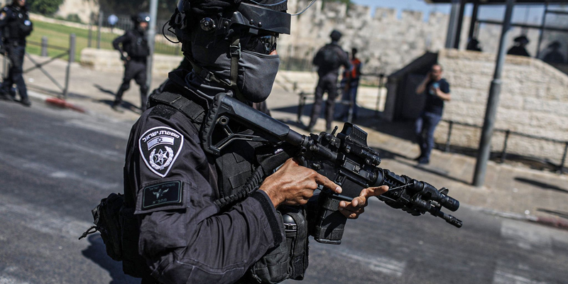 Israelische Sicherheitskräfte sind im Januar im Westjordanland bei Zusammenstößen nach der Beerdigung eines Palästinensers im Einsatz. (Archivbild) - Foto: Ilia Yefimovich/dpa