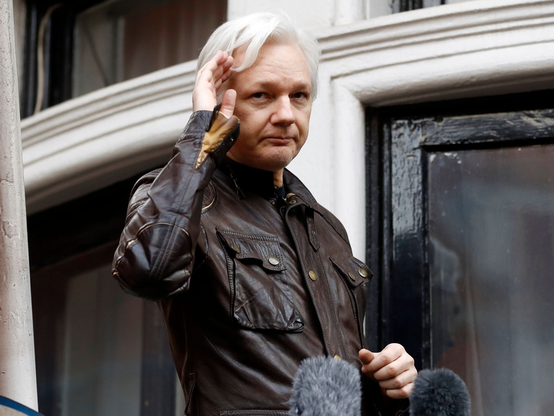 Bei einer Verurteilung ohne eine Vereinbarung mit der Staatsanwaltschaft könnten Assange wegen Spionage bis zu 175 Jahre Haft drohen (Archivbild). - Foto: Frank Augstein/AP/dpa