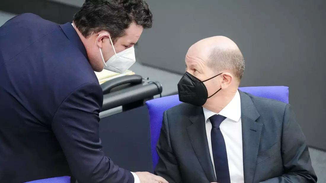 Bundesarbeitsminister Hubertus Heil: «Ich bin froh, dass der Schulterschluss gelungen ist.» - Bild: Kay Nietfeld/dpa