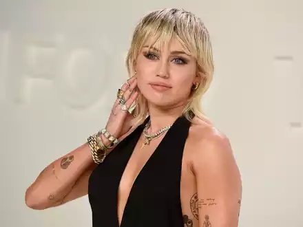 Miley Cyrus war 2024 gleich sechsmal für den Grammy nominiert. (Archivbild) - Foto: Jordan Strauss/Invision/AP/dpa