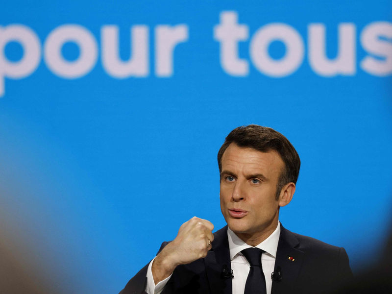 Emmanuel Macron hat im Fernsehen angekündigt die Nationalversammlung aufzulösen und für den 30. Juni 2024 Neuwahlen anzusetzen. - Foto: Ludovic Marin/AFP/dpa