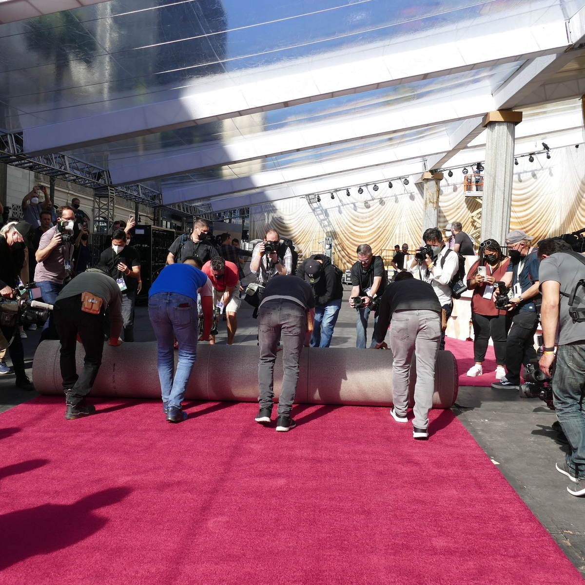 Am Hollywood Boulevard werden Vorbereitungen getroffen für die Verleihung der Academy Awards. - Foto: Barbara Munker/dpa