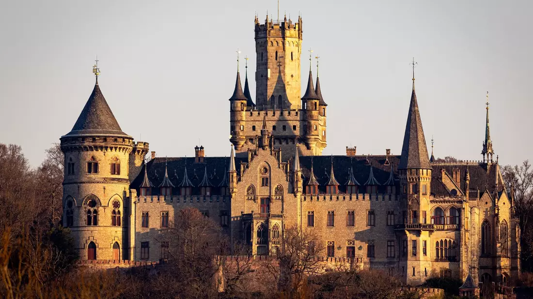 Wurde förmlich überrannt: Schloss Marienburg südlich von Hannover. (Archivbild)  - Bild: Moritz Frankenberg/dpa
