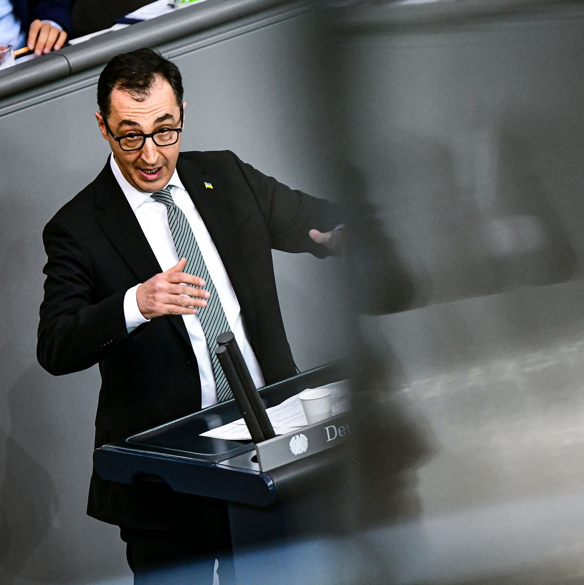 «Sie sind eine nicht zu überhörende Absage an unsere pluralistische Demokratie», sagt Bundesagrarminister Cem Özdemir (Grüne) über Autokorsos in Deutschland, bei denen Anhänger den Wahlsieg von Erdogan in der Türkei feiern. - Foto: Fabian Sommer/dpa