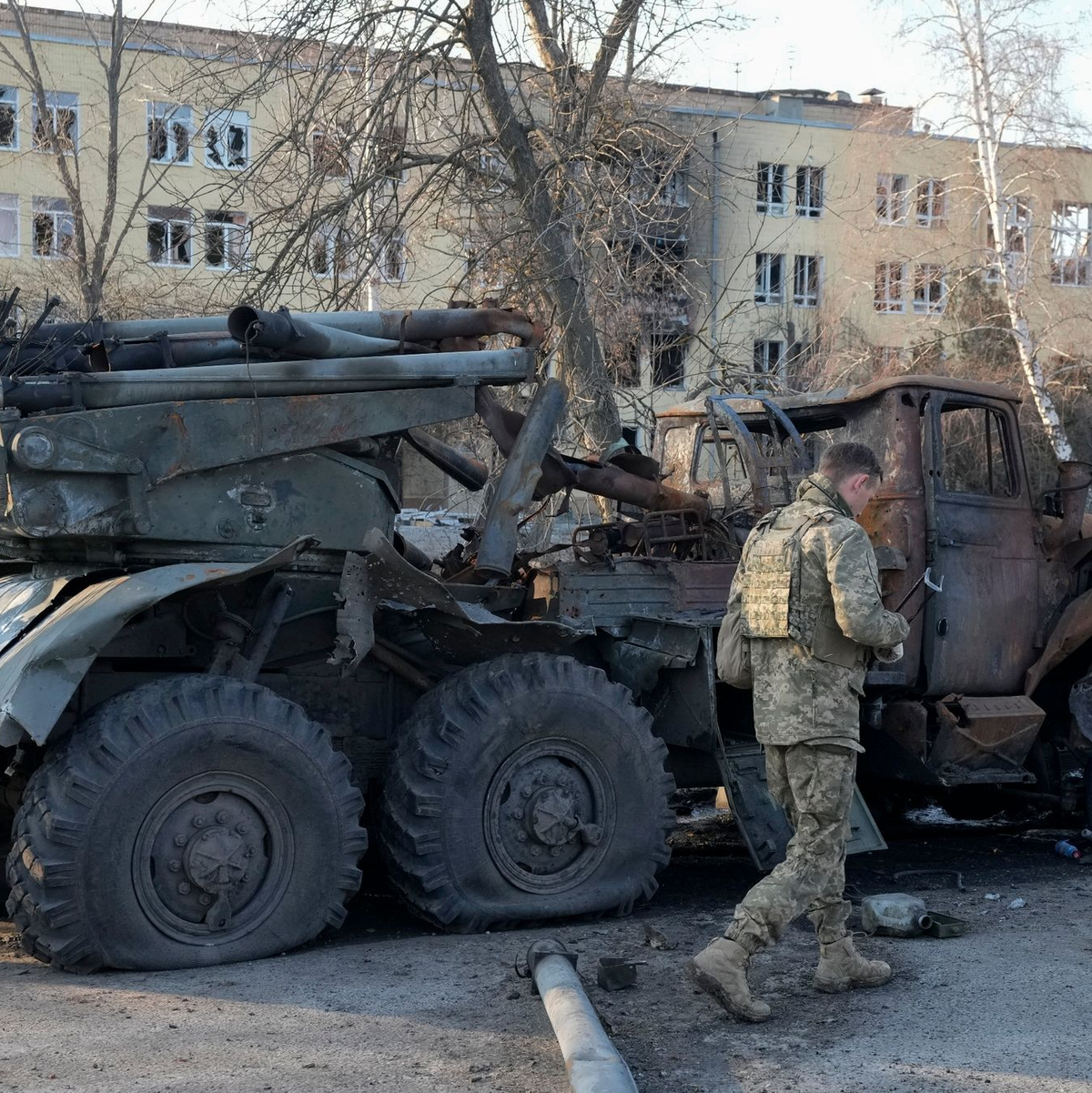 In mehreren Regionen der Ukraine wurde am frühen Sonntagabend Luftalarm ausgelöst. - Foto: Efrem Lukatsky/AP/dpa