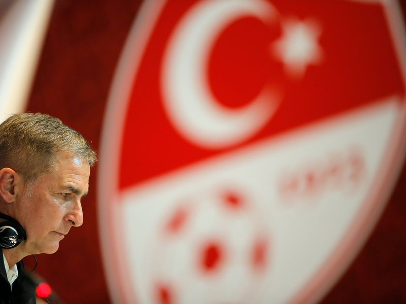 Wurde als Trainer der türkischen Fußball-Nationalmannschaft beurlaubt: Stefan Kuntz. - Foto: Uncredited/AP/dpa