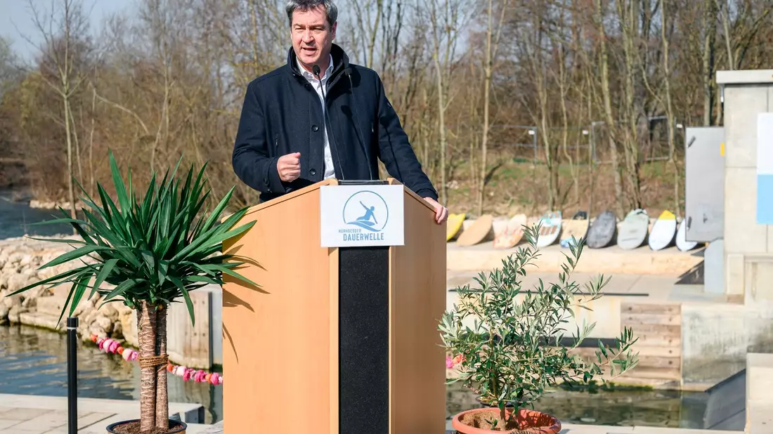 Markus Söder bei einem kirchlichen Anlass - nämlich bei der Amtseinführung des Bamberger Erzbischofs Gössl. (Archivbild) - Bild: Daniel Vogl/dpa