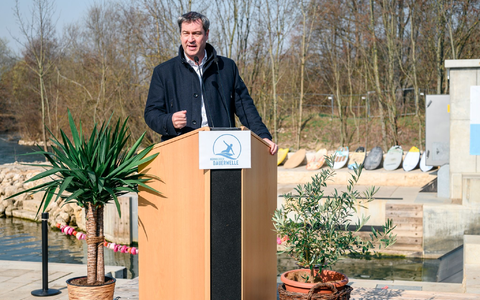 Markus Söder bei einem kirchlichen Anlass - nämlich bei der Amtseinführung des Bamberger Erzbischofs Gössl. (Archivbild) - Foto: Daniel Vogl/dpa