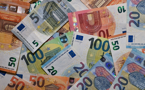 Staatsbedienstete haben der Auswertung zufolge Vorteile bei der Kreditaufnahme. (Symbolbild) - Foto: Patrick Pleul/dpa-Zentralbild/dpa