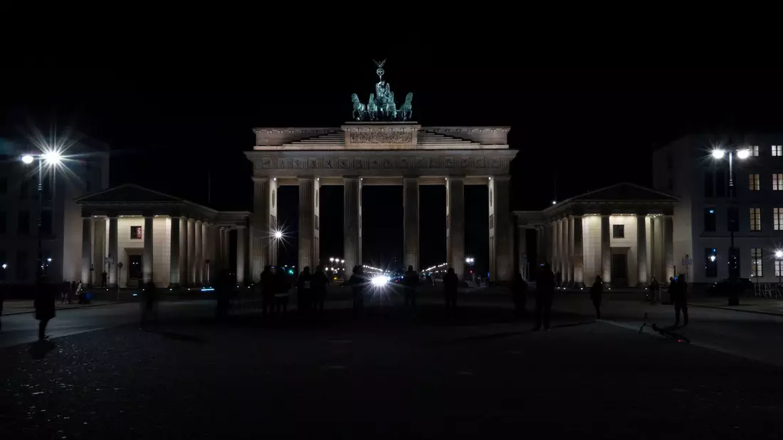 Mehrere Aktivistinnen und Aktivisten der Letzten Generation wurden nach Polizeiangaben festgenommen. - Bild: Paul Zinken/dpa