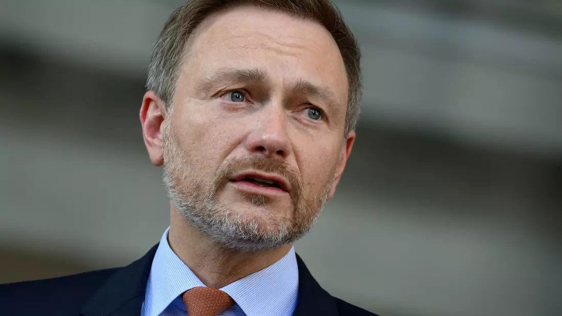Bundesfinanzminister und FDP-Chef Christian Lindner spricht über den Verteidigungshaushalt. - Bild: Bernd von Jutrczenka/dpa