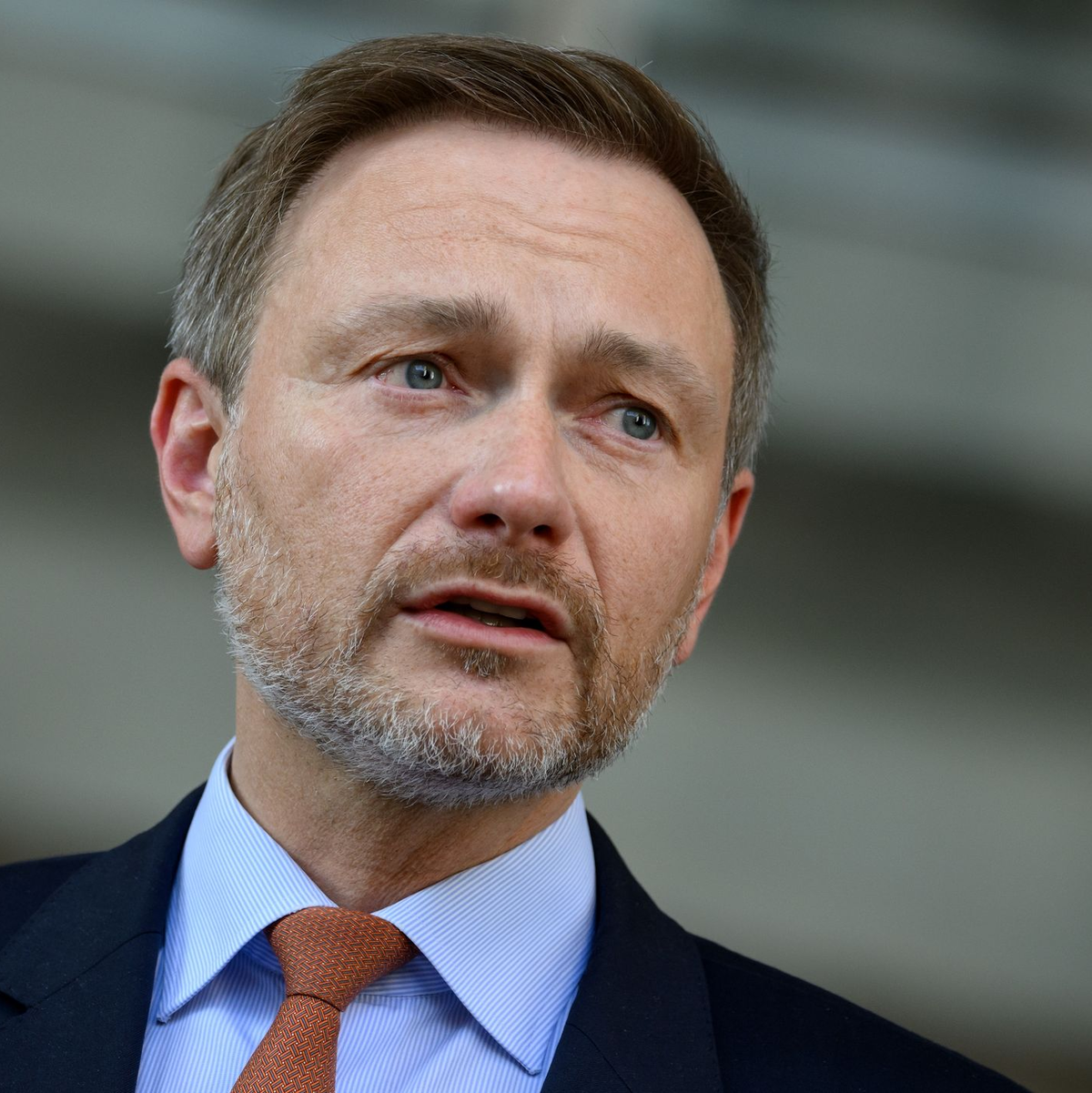 Finanzminister Christian Lindner (FDP) stellt in der Bundespressekonferenz den Regierungsentwurf für den Bundeshaushalt 2024 und den Finanzplan bis 2027 vor. - Foto: Bernd von Jutrczenka/dpa