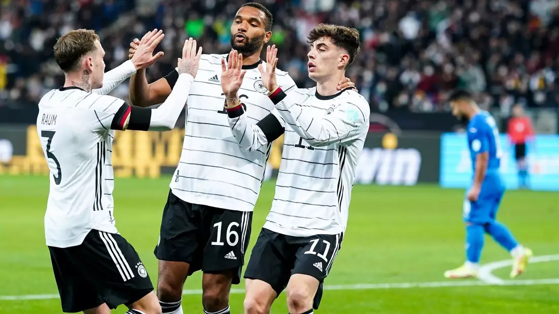 Der SC Freiburg feiert einen Auswärtssieg bei der TSG Hoffenheim. - Bild: Uwe Anspach/dpa