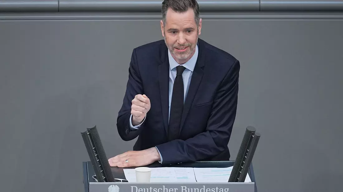 Nach Ansicht von FDP-Politiker Christian Dürr ist das Bürgergeld zu hoch. (Archivbild) - Bild: Michael Kappeler/dpa