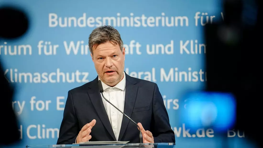 Wirtschaftsminister Robert Habeck drängt auf eine zügige Verabschiedung des Heizungsgesetzes noch vor der Sommerpause. - Bild: Kay Nietfeld/dpa