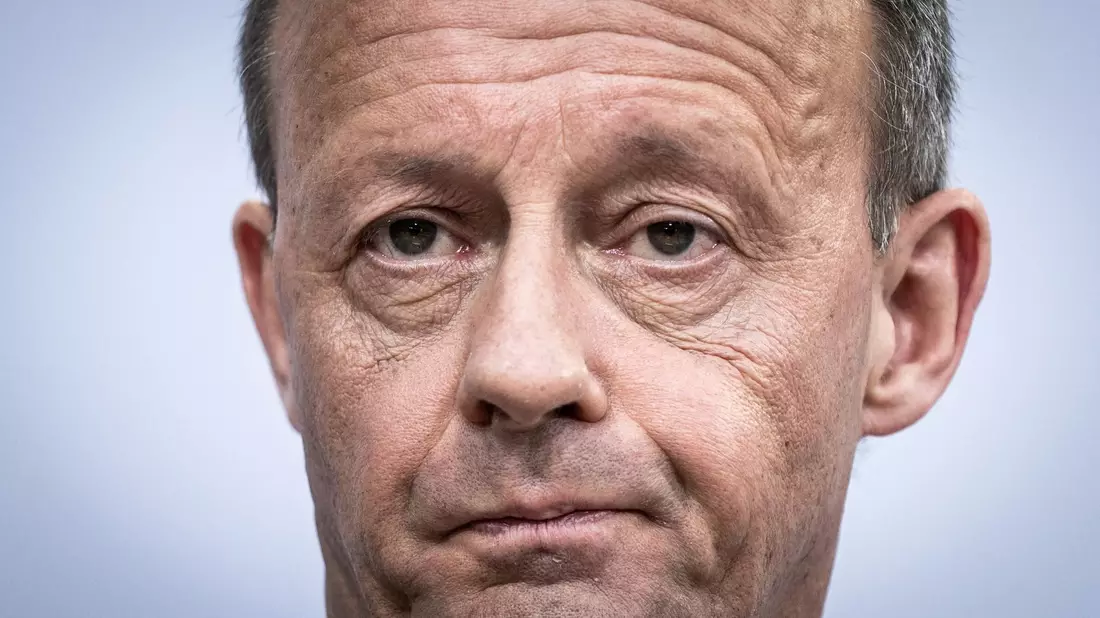 Auch gegenüber der Einführung der Wehrpflicht nach dem schwedischen Modell zeigt sich CDU-Chef Friedrich Merz offen. - Bild: Michael Kappeler/dpa