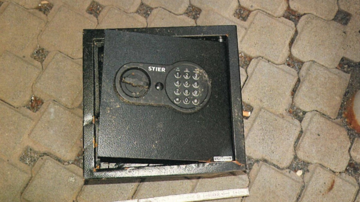 LPI-NDH: Zeugenaufruf: Tresor gefunden - Wer erkennt ihn? - Foto: presseportal.de