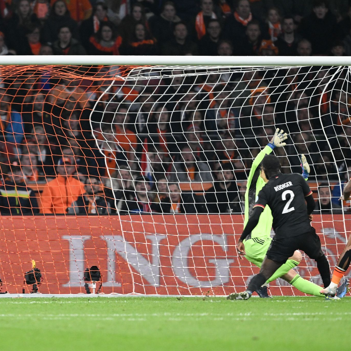 Mexikos Uriel Antuna jubelt nach seinem Tor zum 1:1. - Foto: Federico Gambarini/dpa