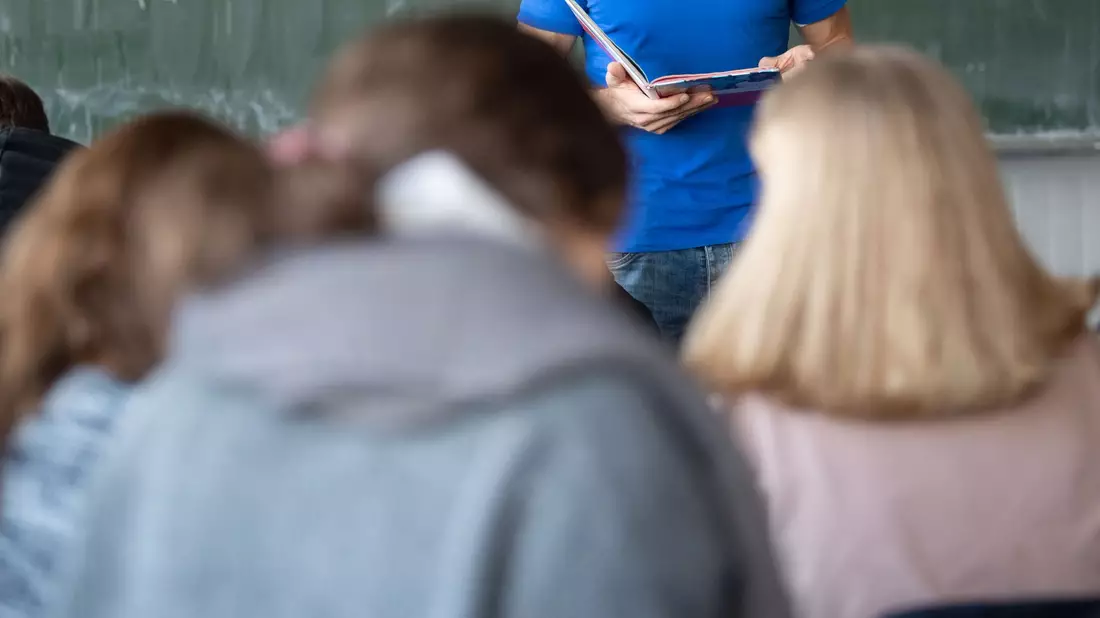 Die Pisa-Studie ist die größte internationale Schulleistungsvergleichsstudie. Es werden die Kompetenzen von 15-jährigen Jugendlichen beim Lesen, in der Mathematik und den Naturwissenschaften erfasst. - Bild: Marijan Murat/dpa