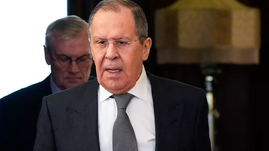 Der russische Außenminister Sergej Lawrow sieht die Alternative für Deutschland und das Bündnis Sahra Wagenknecht als Verteidiger deutscher Interessen. (Archivbild) - Bild: Alexander Zemlianichenko/AP/dpa