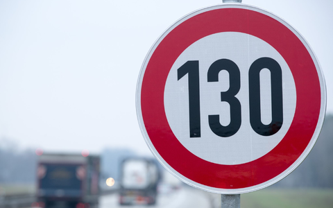 Ein Tempolimit von 130 Kilometern pro Stunde in Deutschland würde nach Meinung der Verkehrswacht auch viele schwere Unfälle verhindern können. - Foto: Jens Büttner/zb/dpa