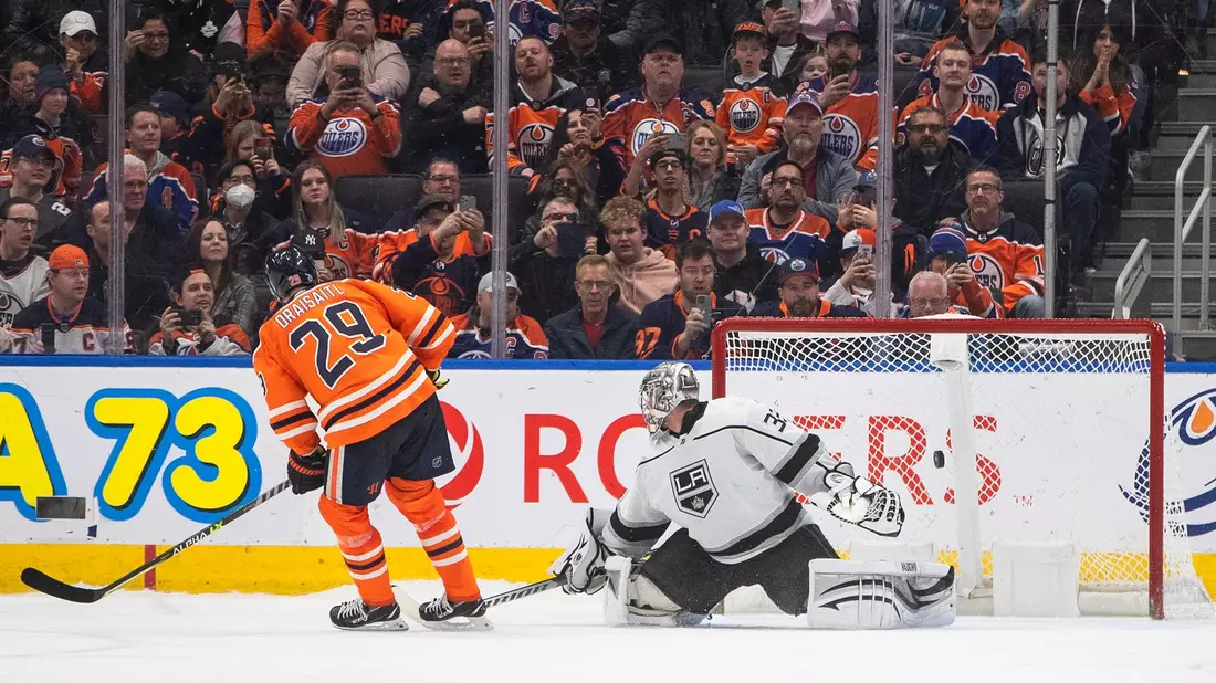 Leon Draisaitl ist Edmontons Matchwinner im vierten Spiel gegen die Kings. - Bild: Jason Franson/The Canadian Press/AP/dpa
