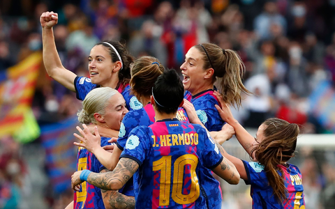 Die Mannschaft von Barcelonas Trainer Hansi Flick gab eine Führung aus der Hand. - Foto: Joan Monfort/AP/dpa