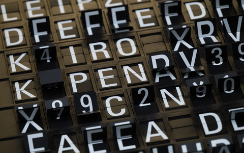 Jets von Lufthansa und AirBaltic auf dem Flughafen Frankfurt.  - Foto: Sebastian Gollnow/dpa