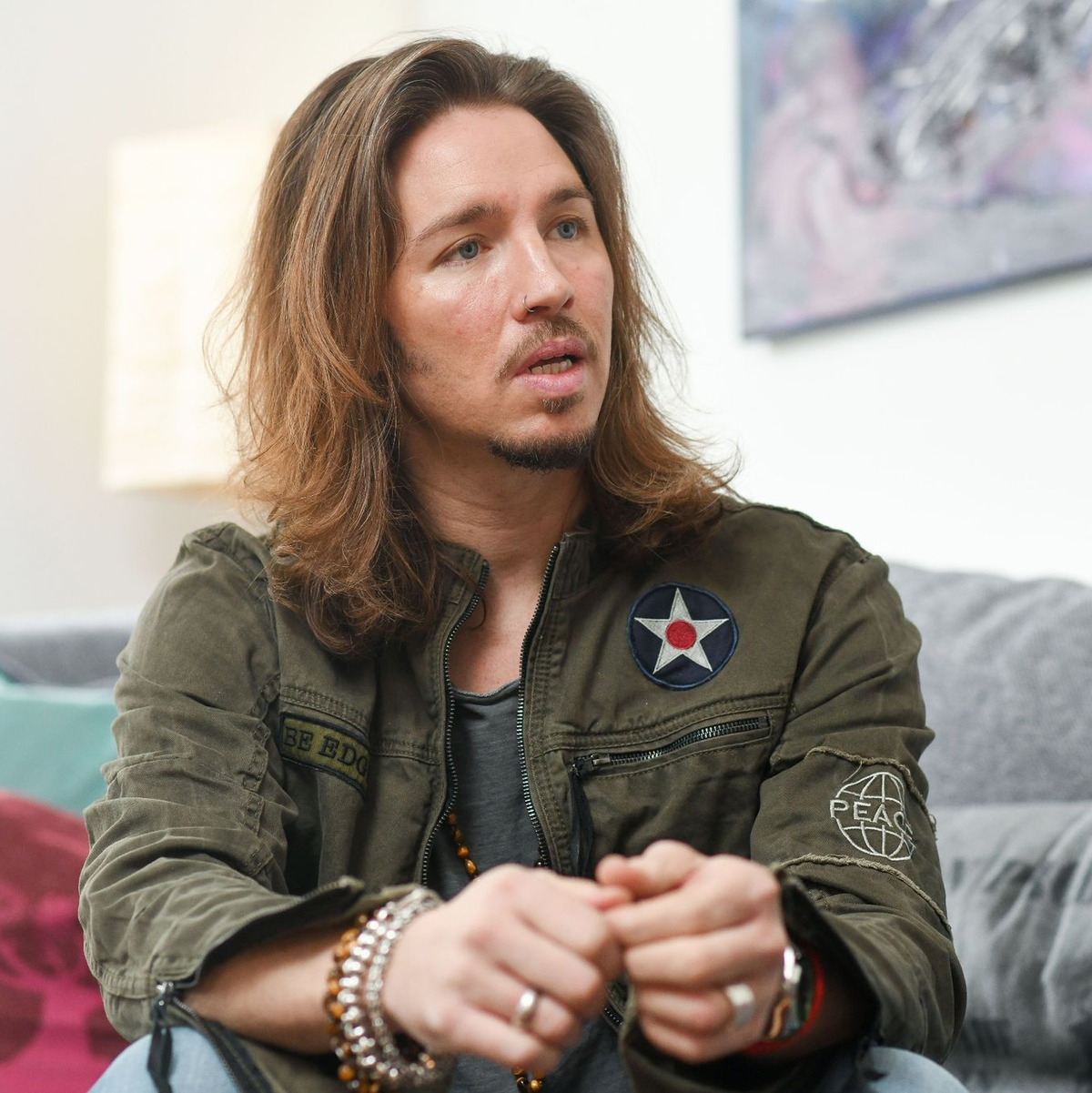 Der Sänger Gil Ofarim muss sich in einem Prozess verantworten. - Foto: Tobias Hase/dpa