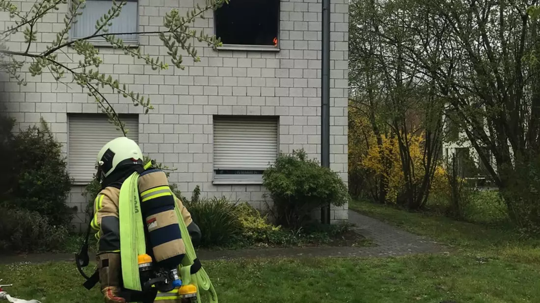 FW-AUR: Rauchmelder-Alarm an Mehrfamilienhaus - Bild: presseportal.de