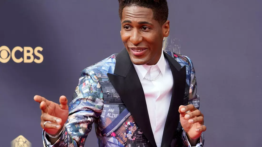Jon Batiste ist für sechs Grammys nominiert. - Bild: Chris Pizzello/Invision/AP/dpa