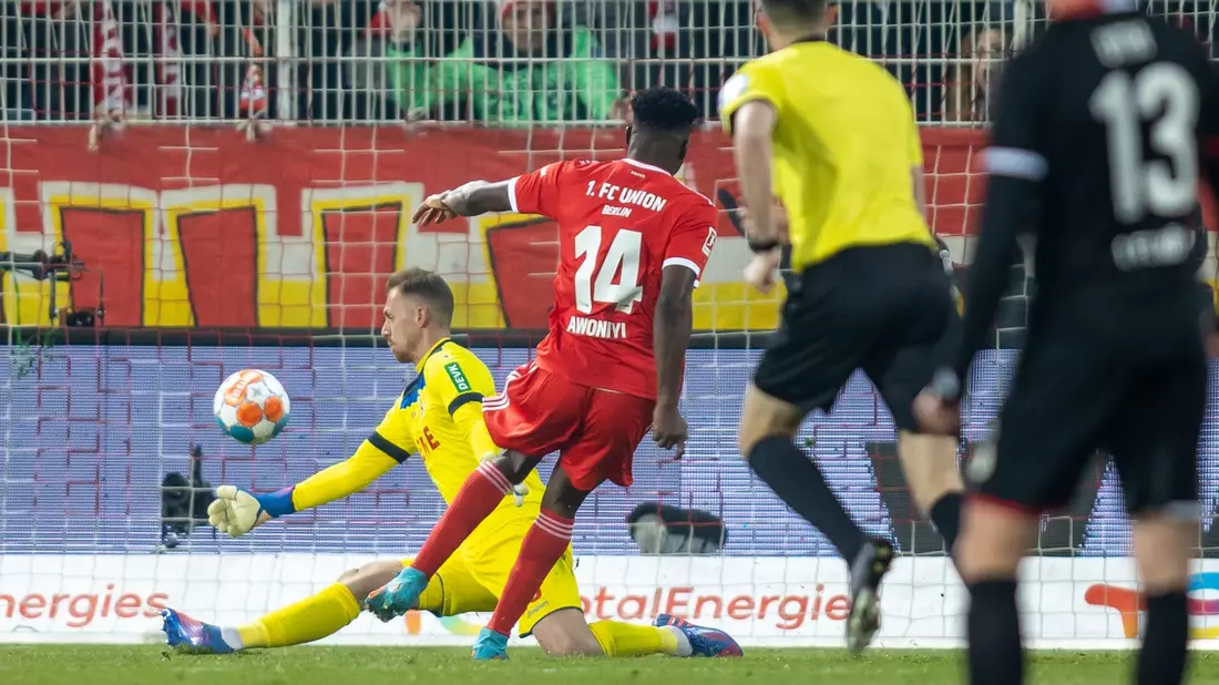 Die Spieler des 1. FC Union Berlin jubeln nach dem 2:0. - Bild: Andreas Gora/dpa
