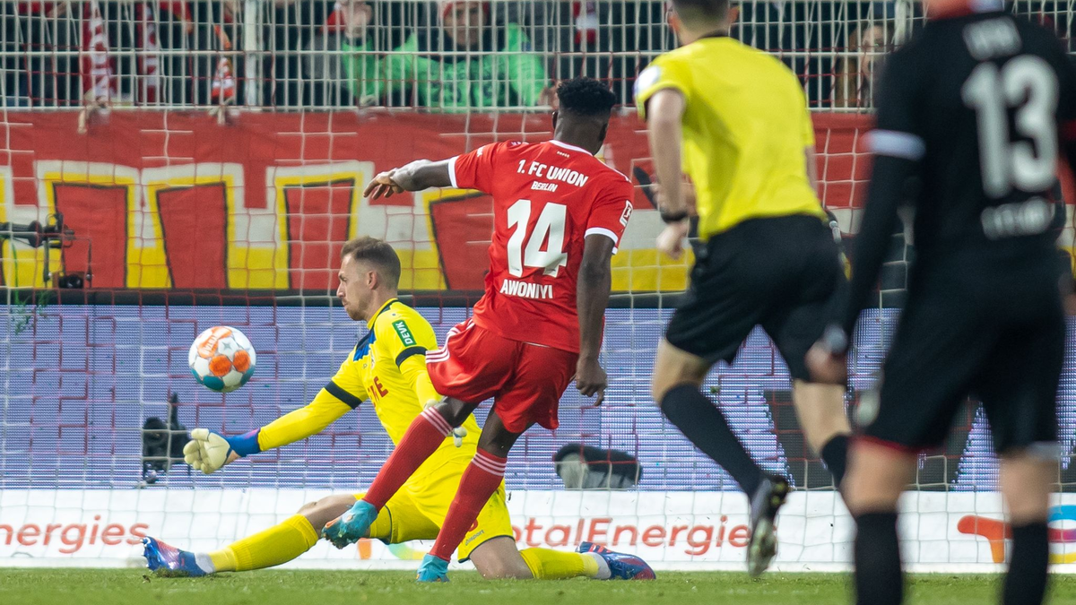 Die Spieler des 1. FC Union Berlin jubeln nach dem 2:0. - Foto: Andreas Gora/dpa